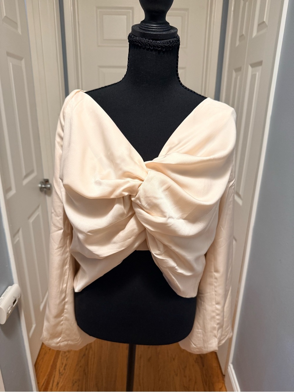ENDLESS ROSE Twist Front Blouse Cream Blouson Sleeve M NWT